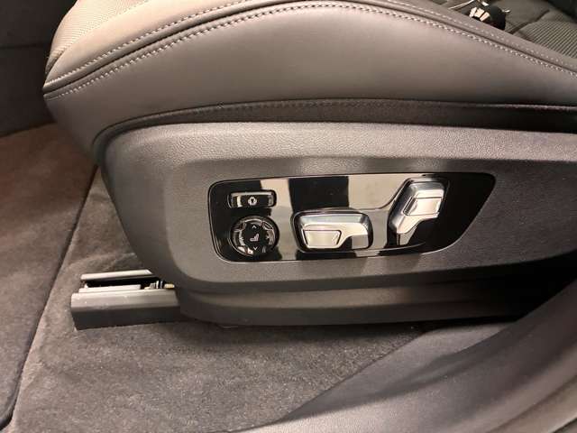 ＢＭＷ ＸＭ ４．４ ４ＷＤ R7年 (近畿) 99