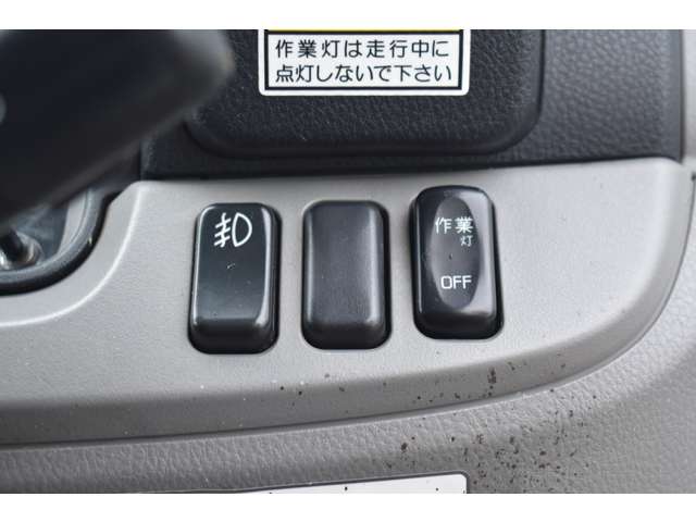 三菱フソウ キャンター ３．０ ダブルキャブ 全低床 ディーゼルターボ H29年 (近畿) 99