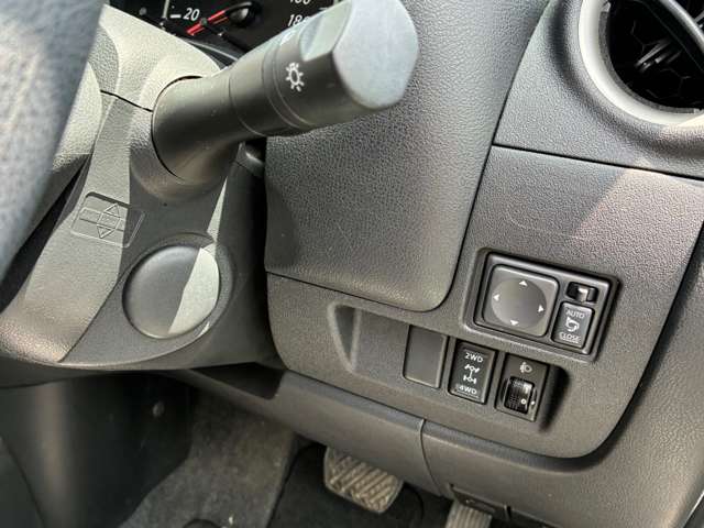日産 マーチ １．２ Ｘ ＦＯＵＲ ４ＷＤ H25年 (東北) 99