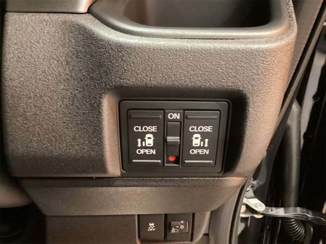 ホンダ Ｎ　ＢＯＸ カスタム ６６０ ブラック スタイル R8年 (近畿) 99