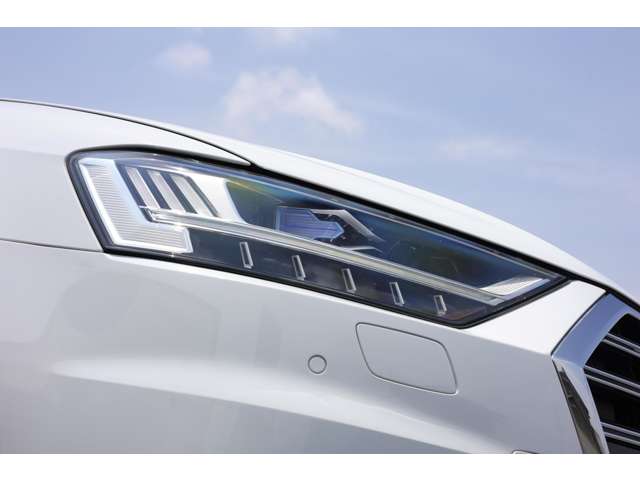 アウディ Ａ８ ６０ ＴＦＳＩ クワトロ ４ＷＤ R1年 (東海) 99