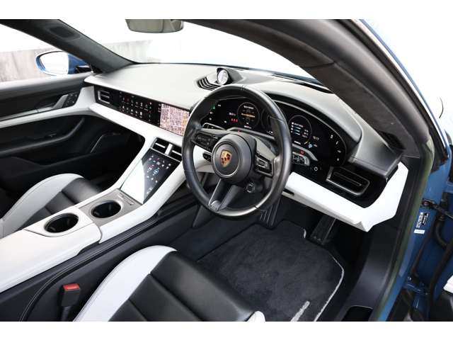 ポルシェ タイカン　クロスツーリスモ ターボ ４＋１シート ４ＷＤ R4年 (東海) 99
