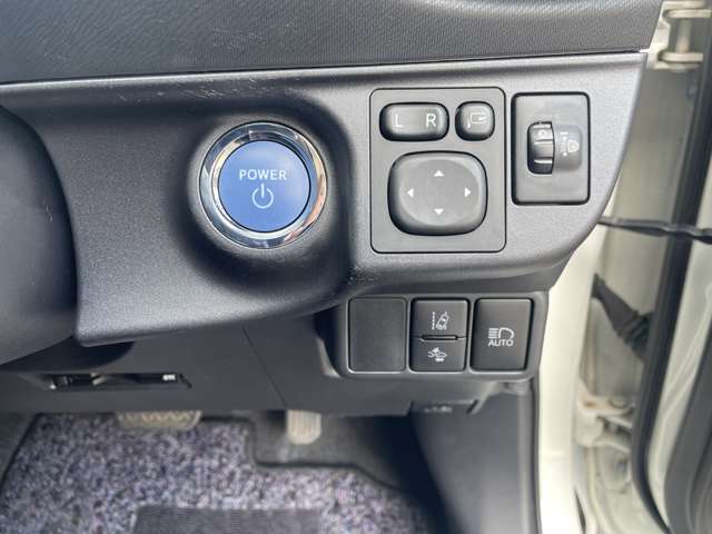 トヨタ アクア １．５ Ｇ H28年 (中国) 99