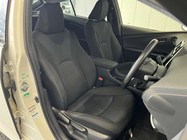 トヨタ プリウス １．８ Ｓ Ｅ－ＦＯＵＲ ４ＷＤ H28年 (東北) 99