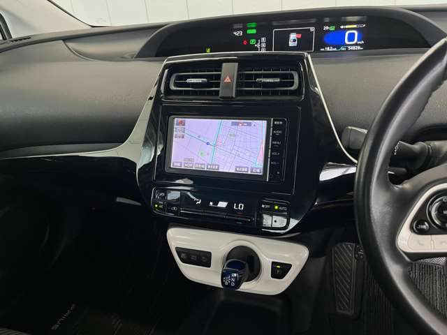 トヨタ プリウス １．８ Ｓ Ｅ－ＦＯＵＲ ４ＷＤ H28年 (東北) 99