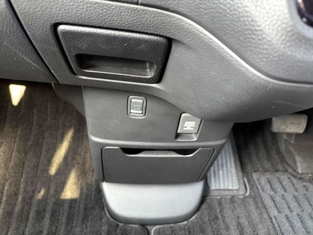 ホンダ Ｎ　ＢＯＸ カスタム ６６０ Ｌ R3年 (中国) 99