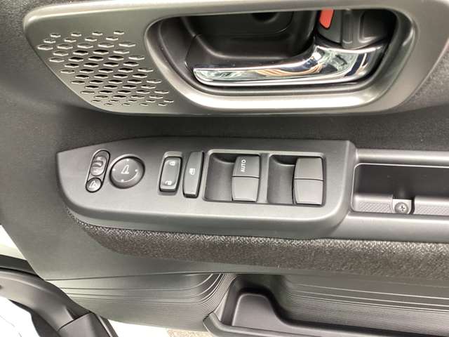 ホンダ Ｎ　ＢＯＸ カスタム ６６０ R8年 (四国) 99