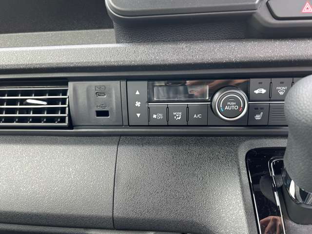 ホンダ Ｎ　ＢＯＸ カスタム ６６０ R7年 (四国) 99