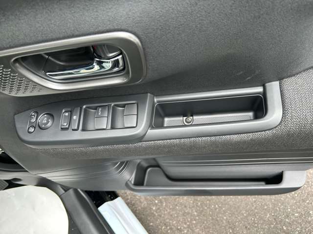 ホンダ Ｎ　ＢＯＸ カスタム ６６０ R7年 (四国) 99
