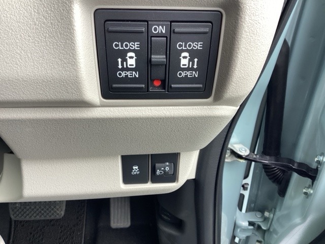 ホンダ Ｎ　ＢＯＸ ６６０ ファッションスタイル ２トーン R7年 (近畿) 99