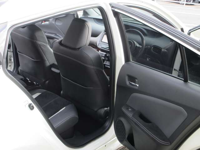 トヨタ プリウスＰＨＶ １．８ Ｓ ＧＲ スポーツ H29年 (近畿) 99