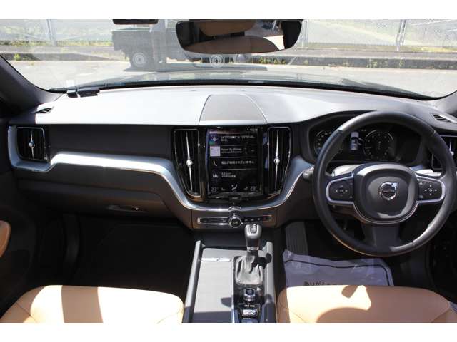 ボルボ ＸＣ６０ Ｔ５ ＡＷＤ モメンタム ４ＷＤ H29年 (近畿) 99