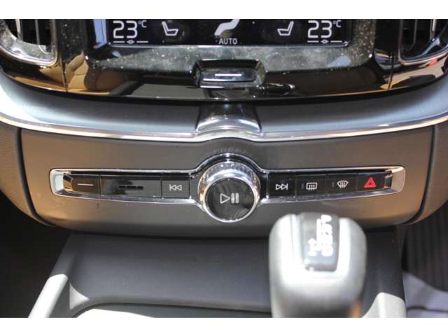 ボルボ ＸＣ６０ Ｔ５ ＡＷＤ モメンタム ４ＷＤ H29年 (近畿) 99