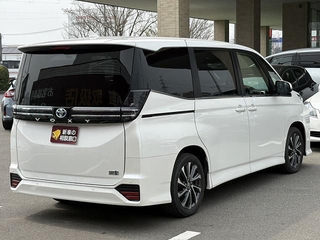 トヨタ ヴォクシー １．８ ハイブリッド Ｓ－Ｚ R5年 (近畿) 99