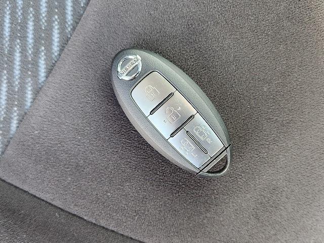 日産 セレナ ２．０ ２０Ｘ Ｖセレクション＋ＳＡＦＥＴＹ Ｓ－ＨＹＢＲＩＤ H27年 (近畿) 99