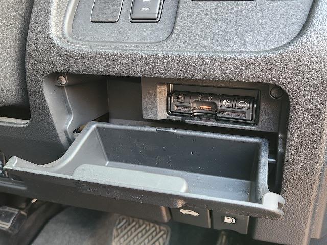 日産 セレナ ２．０ ２０Ｘ Ｖセレクション＋ＳＡＦＥＴＹ Ｓ－ＨＹＢＲＩＤ H27年 (近畿) 99