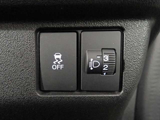 ホンダ Ｎ　ＢＯＸ カスタム ６６０ コーディネートスタイル モノトーン R5年 (近畿) 99