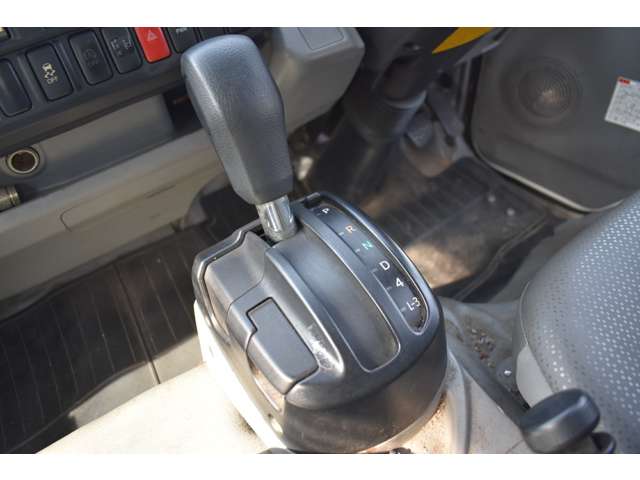 日野自動車 デュトロ ４．０ＤＴ H30年 (近畿) 99