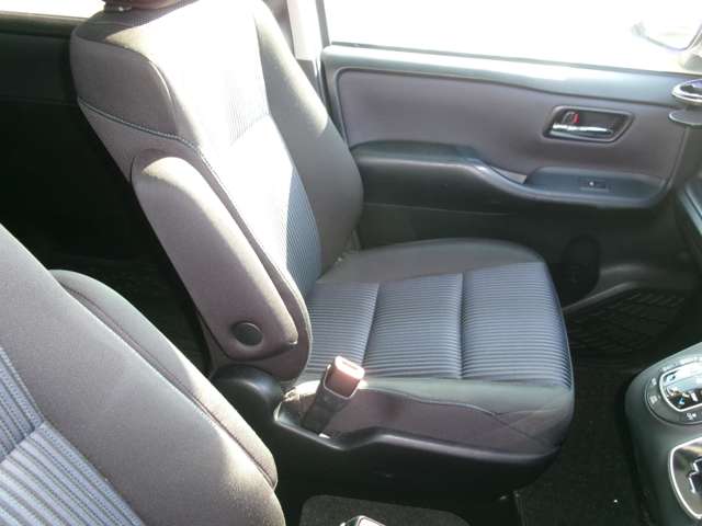 トヨタ ヴォクシー ２．０ ＺＳ 煌 ４ＷＤ H27年 (近畿) 99