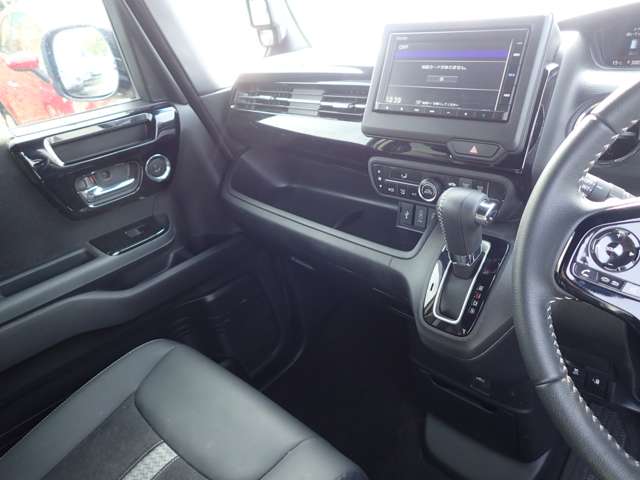 ホンダ Ｎ　ＢＯＸ カスタム ６６０ Ｌ ターボ R5年 (近畿) 99