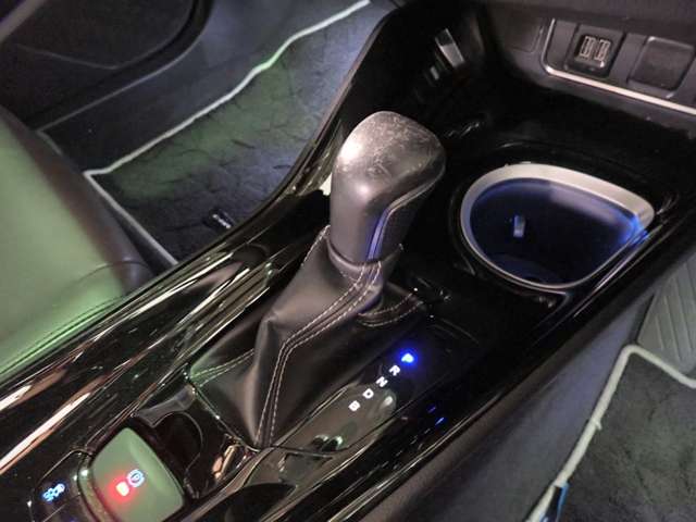 トヨタ Ｃ−ＨＲ ハイブリッド １．８ Ｇ H30年 (近畿) 99