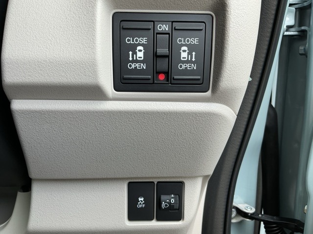 ホンダ Ｎ　ＢＯＸ ６６０ ファッションスタイル ２トーン R7年 (近畿) 99