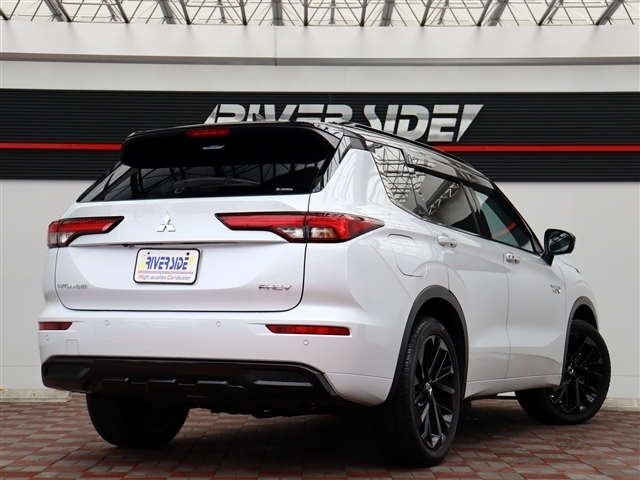 三菱 アウトランダーＰＨＥＶ ＰＨＥＶ ２．４ ブラック エディション ４ＷＤ R6年 (関東) 99