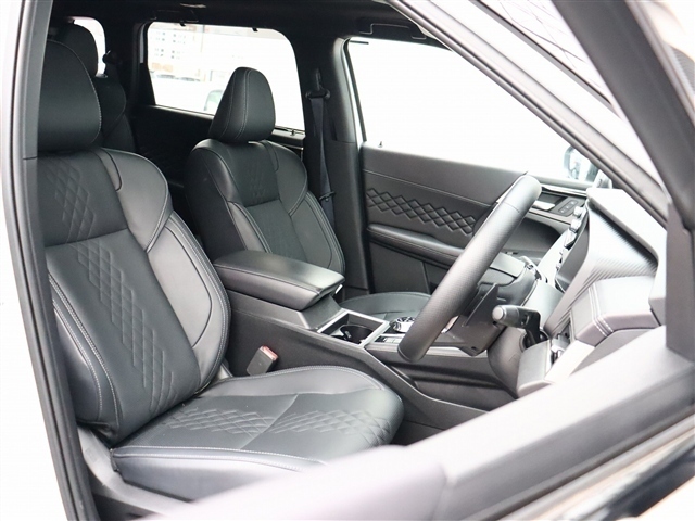 三菱 アウトランダーＰＨＥＶ ＰＨＥＶ ２．４ ブラック エディション ４ＷＤ R6年 (関東) 99