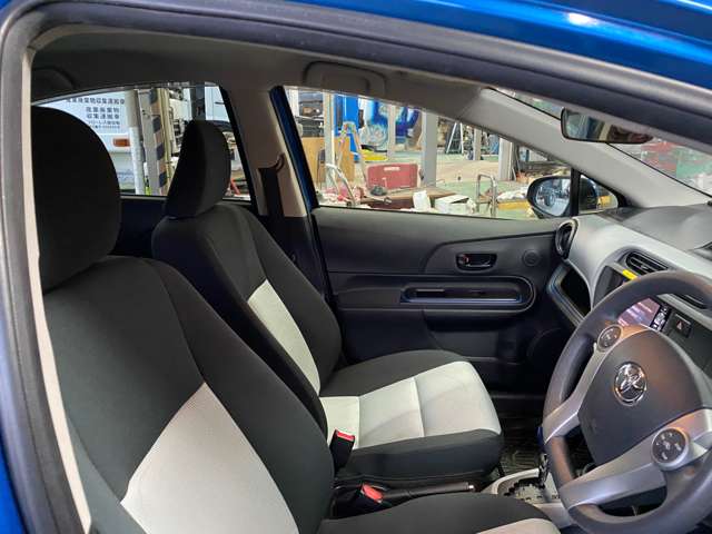 トヨタ アクア １．５ Ｓ H25年 (東海) 99