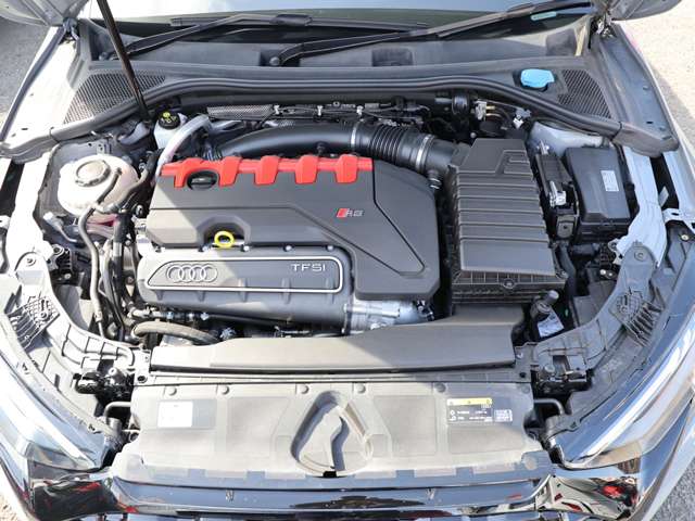アウディ ＲＳ３　セダン ２．５ ４ＷＤ R4年 (関東) 99