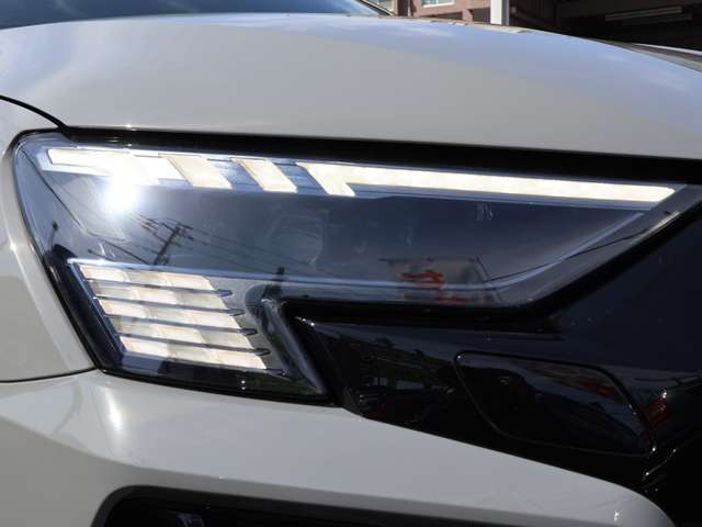 アウディ ＲＳ３　セダン ２．５ ４ＷＤ R4年 (関東) 99