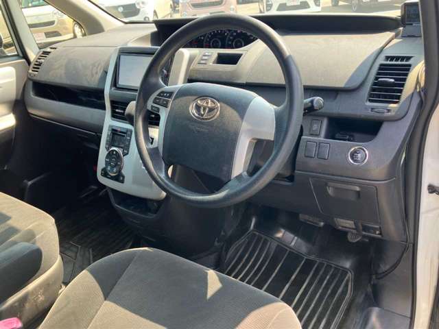 トヨタ ノア ２．０ Ｘ スペシャルエディション H25年 (四国) 99