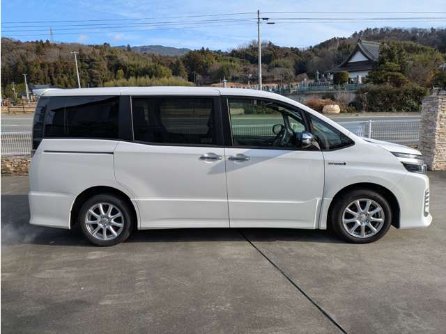 トヨタ ヴォクシー １．８ ハイブリッド ＺＳ 煌ＩＩ H28年 (東北) 99