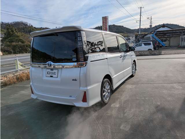トヨタ ヴォクシー １．８ ハイブリッド ＺＳ 煌ＩＩ H28年 (東北) 99