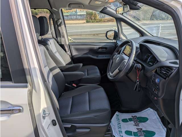 トヨタ ヴォクシー １．８ ハイブリッド ＺＳ 煌ＩＩ H28年 (東北) 99