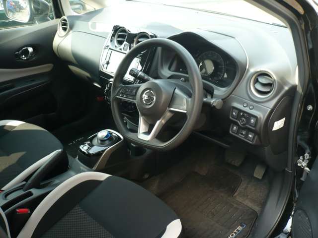 日産 ノート １．２ Ｅ－ＰＯＷＥＲ Ｘ H29年 (甲信越・北陸) 99