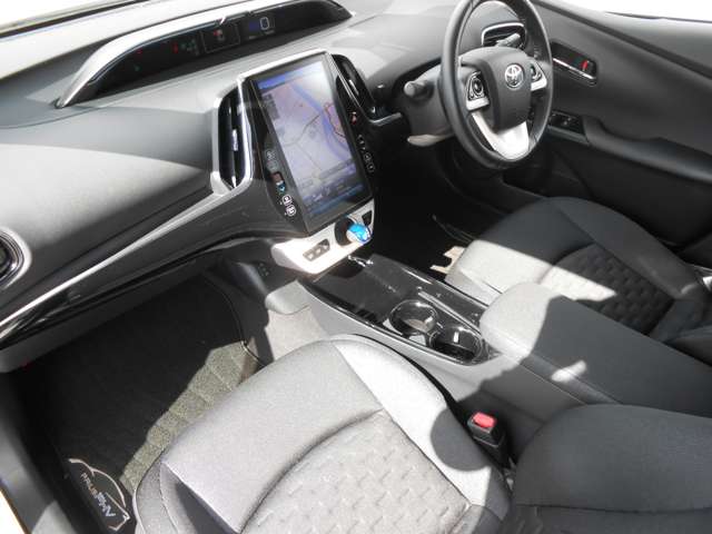 トヨタ プリウスＰＨＶ １．８ Ｓ ナビパッケージ H29年 (甲信越・北陸) 99