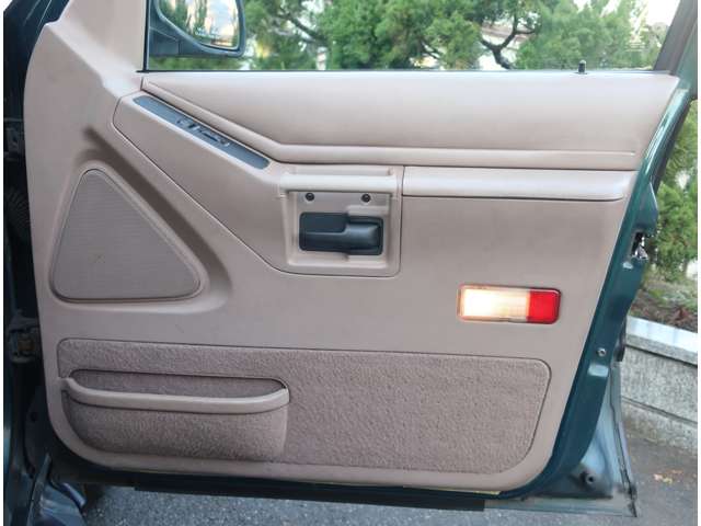 フォード エクスプローラー ＸＬＴ ４ＷＤ H6年 (関東) 99
