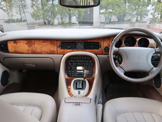 ジャガー ＸＪ ＸＪエグゼクティブ ４．０－Ｖ８ H11年 (関東) 99