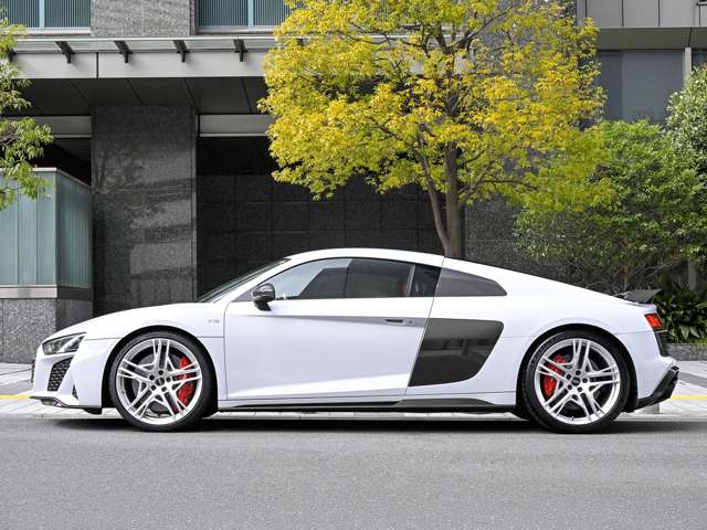アウディ Ｒ８ Ｖ１０ パフォーマンス ５．２ ＦＳＩ クワトロ ４ＷＤ R2年 (関東) 99