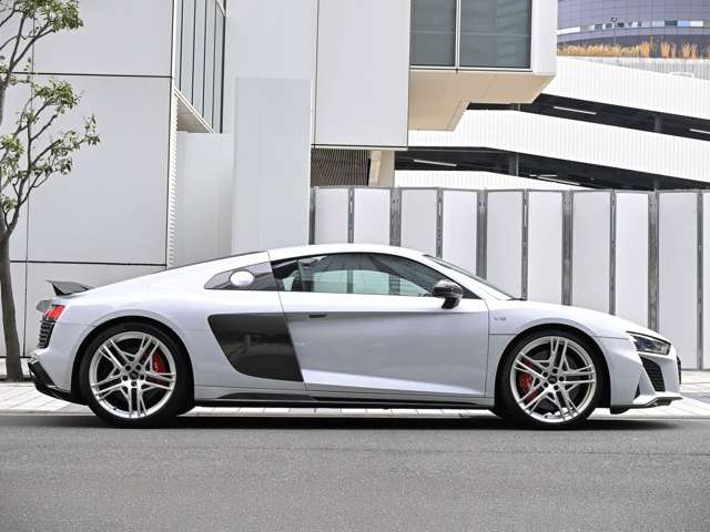 アウディ Ｒ８ Ｖ１０ パフォーマンス ５．２ ＦＳＩ クワトロ ４ＷＤ R2年 (関東) 99