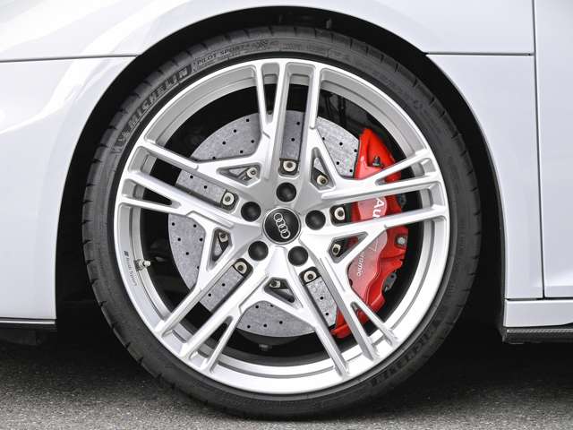アウディ Ｒ８ Ｖ１０ パフォーマンス ５．２ ＦＳＩ クワトロ ４ＷＤ R2年 (関東) 99