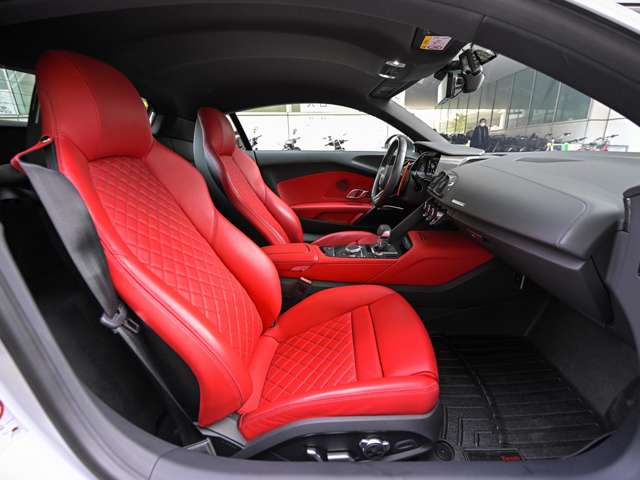 アウディ Ｒ８ Ｖ１０ パフォーマンス ５．２ ＦＳＩ クワトロ ４ＷＤ R2年 (関東) 99