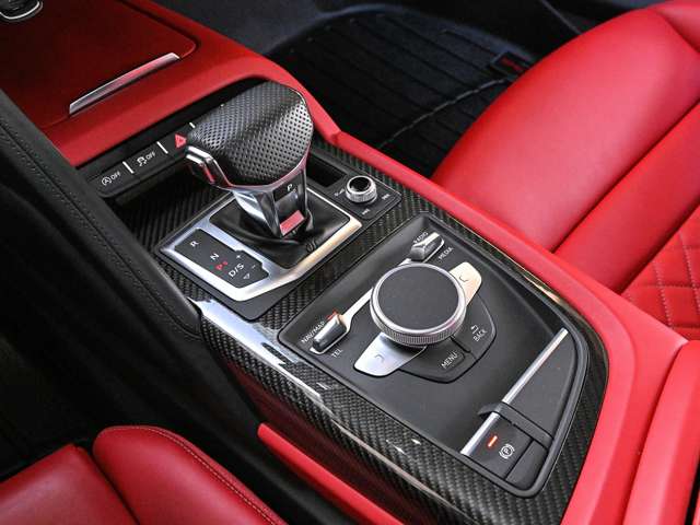 アウディ Ｒ８ Ｖ１０ パフォーマンス ５．２ ＦＳＩ クワトロ ４ＷＤ R2年 (関東) 99