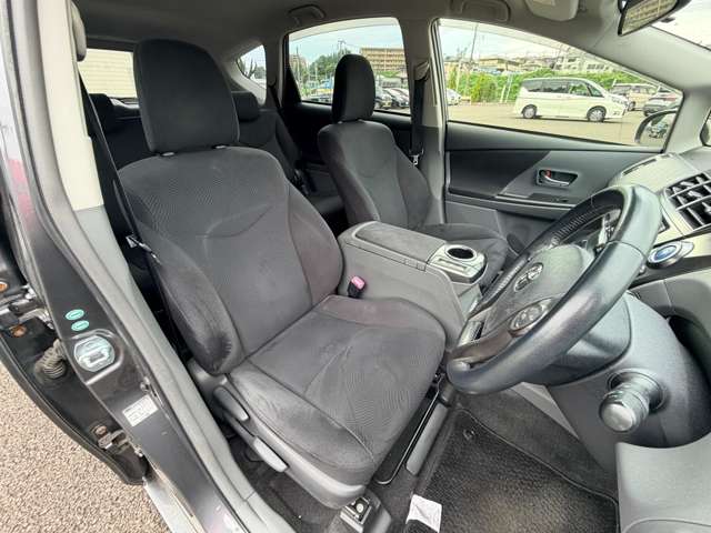 トヨタ プリウスΑ １．８ Ｓ チューン ブラック H25年 (東北) 99