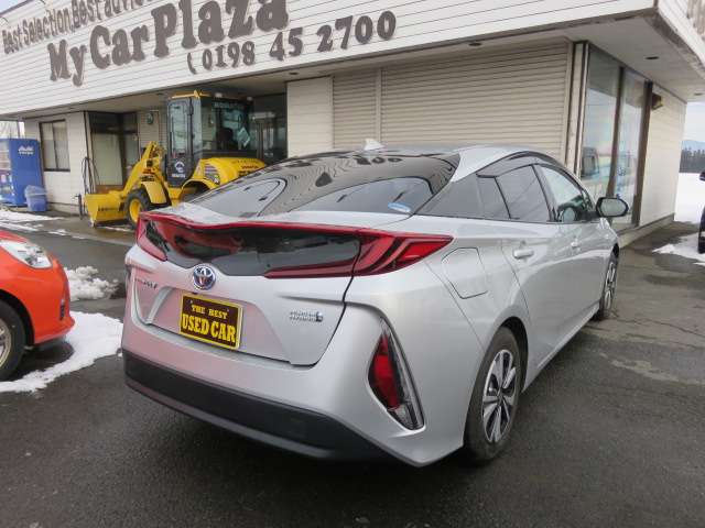 トヨタ プリウスＰＨＶ １．８ Ｓ ナビパッケージ H29年 (東北) 99