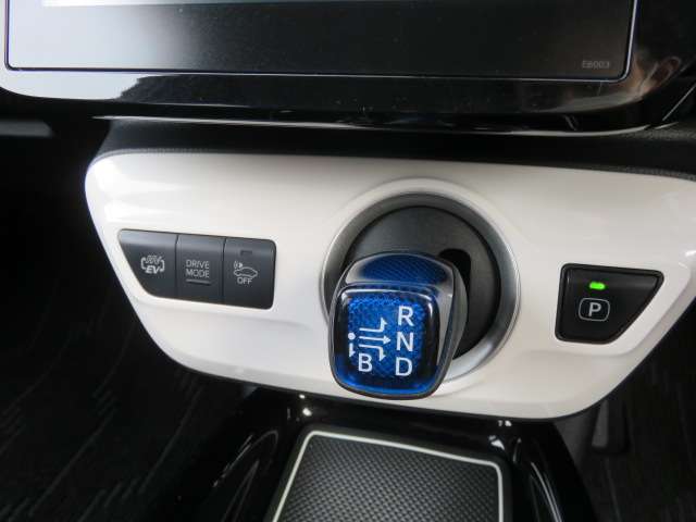 トヨタ プリウスＰＨＶ １．８ Ｓ ナビパッケージ H29年 (東北) 99