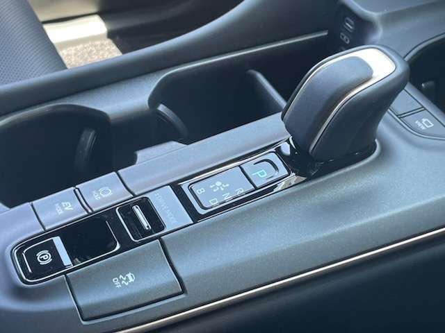 トヨタ クラウン　クロスオーバー　ハイブリッド ２．５ Ｇ アドバンスト レザー パッケージ Ｅ－ＦＯＵＲ ４ＷＤ R5年 (関東) 99