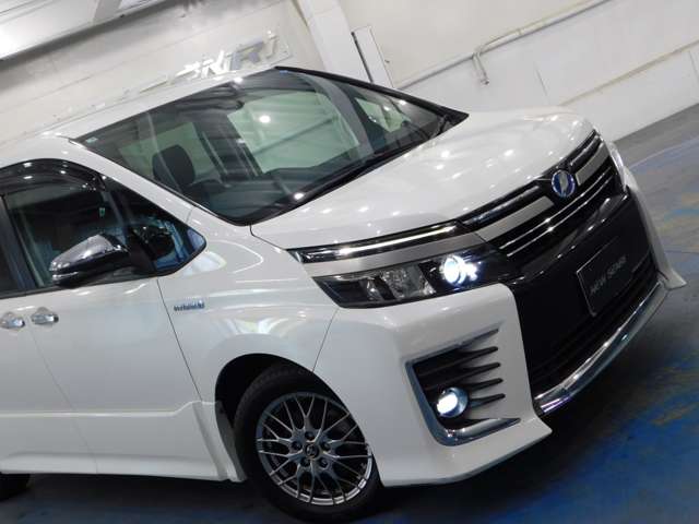 トヨタ ヴォクシー １．８ ハイブリッド ＺＳ 煌ＩＩ H29年 (近畿) 99