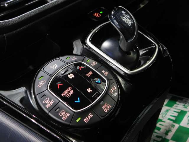 トヨタ ヴォクシー １．８ ハイブリッド ＺＳ 煌ＩＩ H29年 (近畿) 99